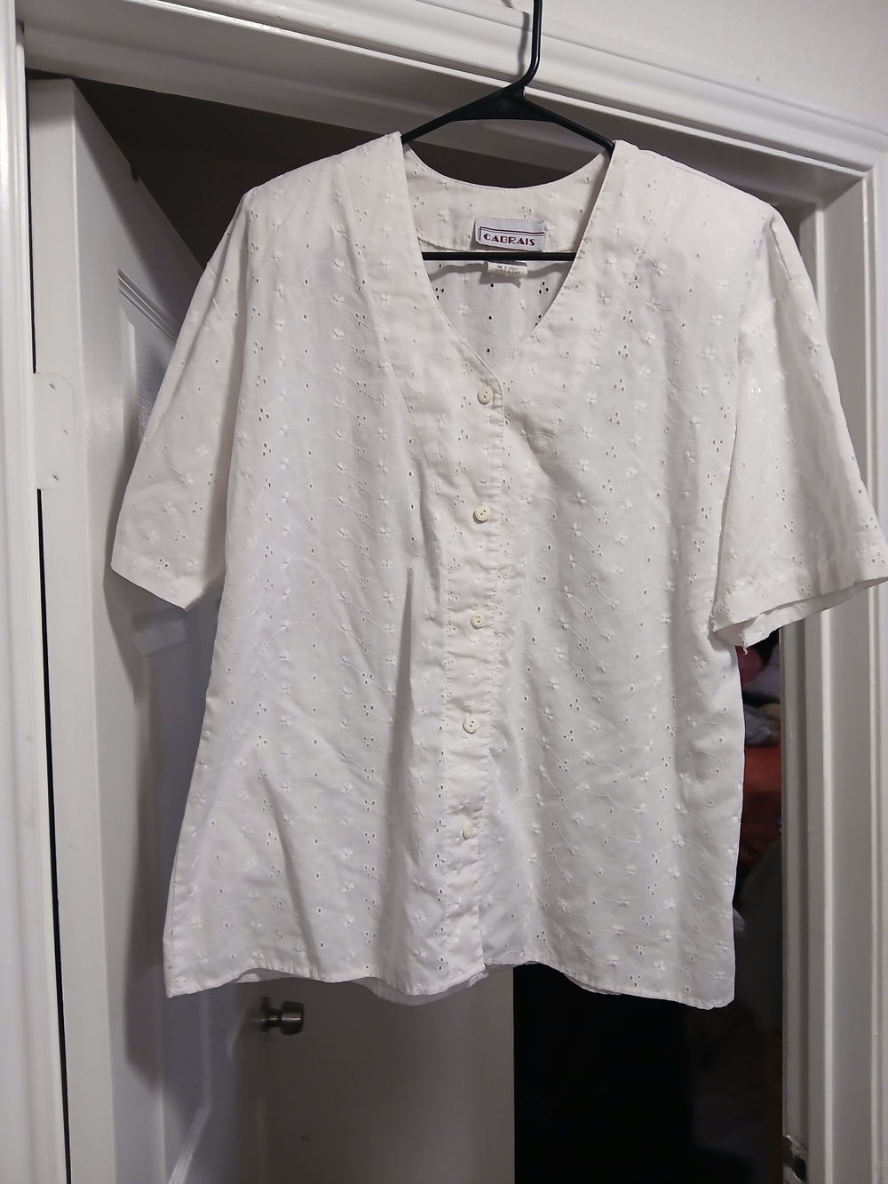 Cabrais Vintage White Eyelet Button-Front Womens Top